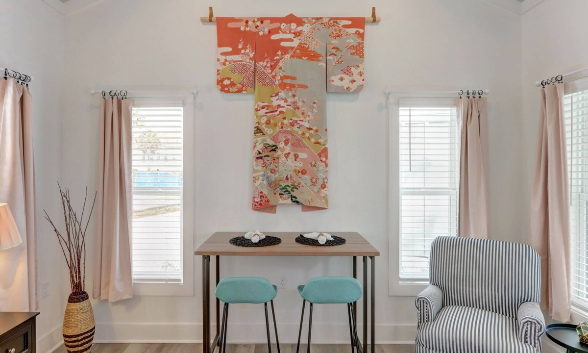 Thunderbolt Cottage | Charming Tiny Cottage, 5min to SAV, 15min to Beach by Lucky Savannah