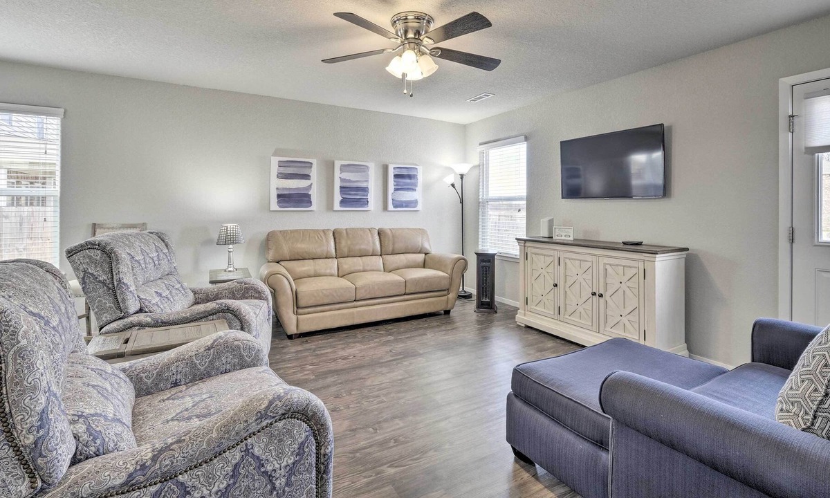 Springdale House | Chic Springdale Abode w/ Community Amenities