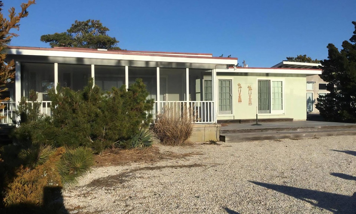 Ocean Acres House | CLASSIC LAGOON FRONT HOME