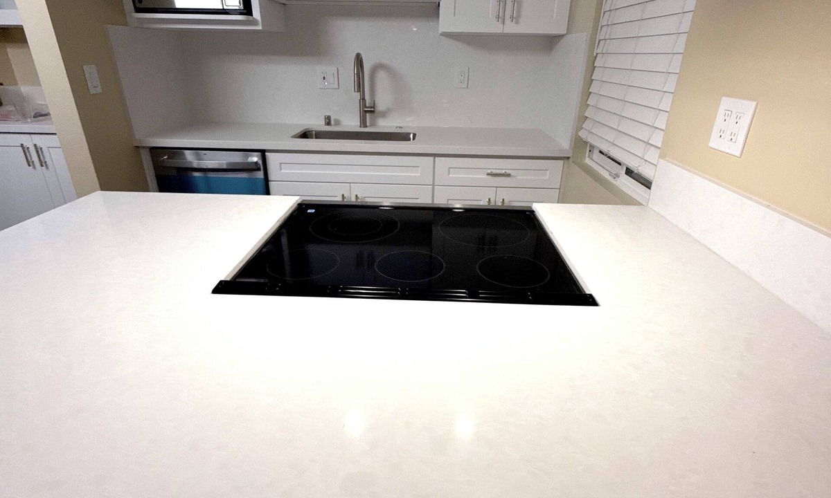 Anaheim Resort Apartment | Close to Disney, two story apartment can sleep 6 or more, with work station ps5