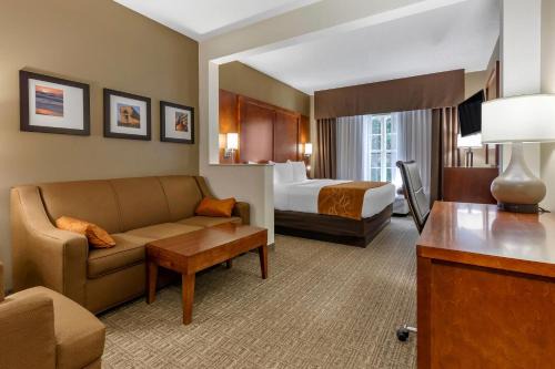 Marquette Hotel | Comfort Suites Marquette
