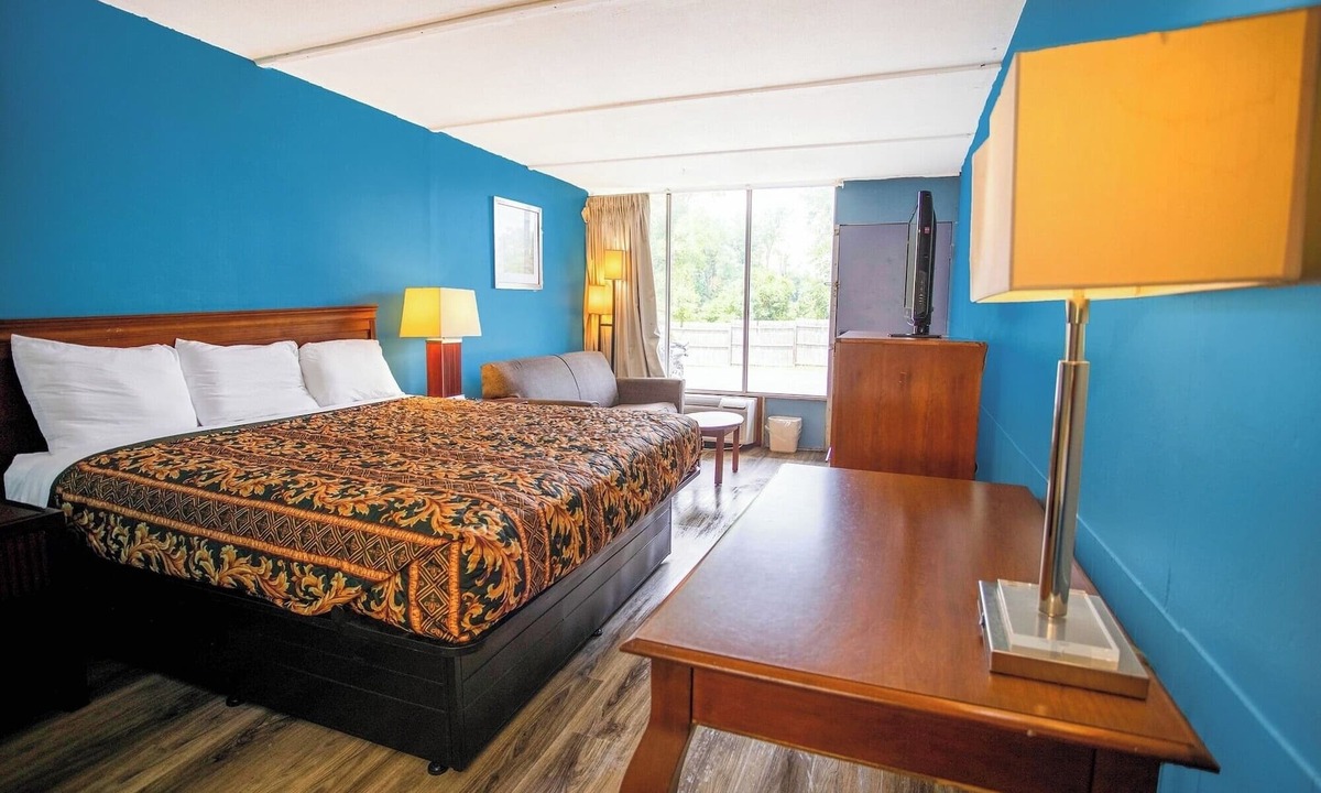 Kernersville Hotel | Comfy Room Perfect for Budget-Conscious Travelers | Free Parking!