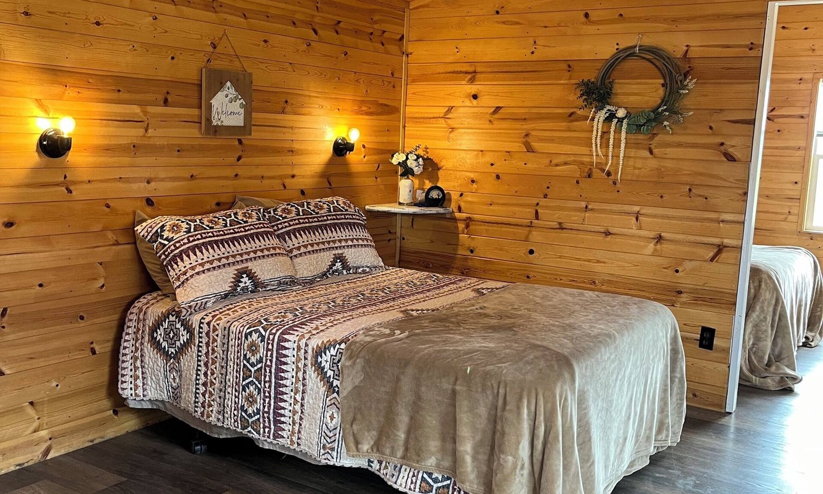 Chiloquin Cabin | Cowboy Cabin #2 on a working cattle ranch very close to Crater Lake
