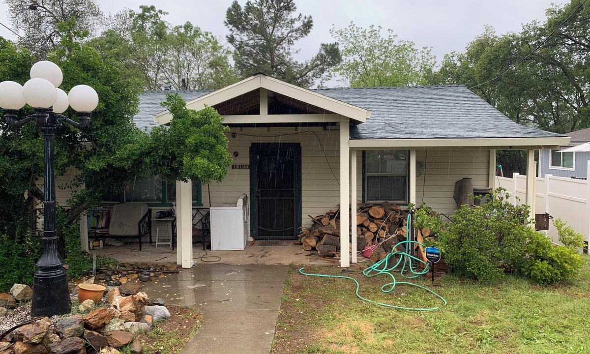 Jamestown House | Cozy 2-bedroom house in quaint Jamestown with AC . Near Casinos and Yosemite.