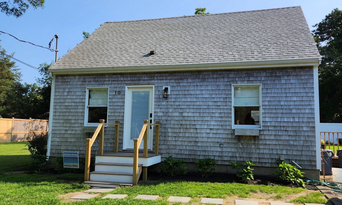 Lagoon Heights House | COZY 3 BR/2 BA CAPE COD IN QUIET NEIGHBORHOOD. CLOSE TO OB CENTER AND LAGOON.