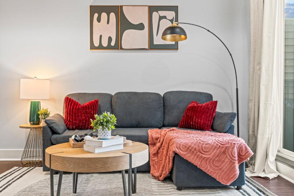 Fairmount Apartment | Cozy 3BR with Roofdeck MET Direct Subway to FIFA