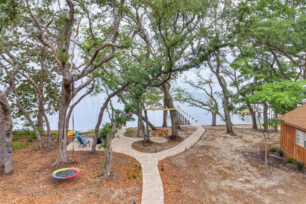 Gulf Breeze Apartment | Cozy Bayfront Log Cabin! Fishing Pier, Swim Dock!