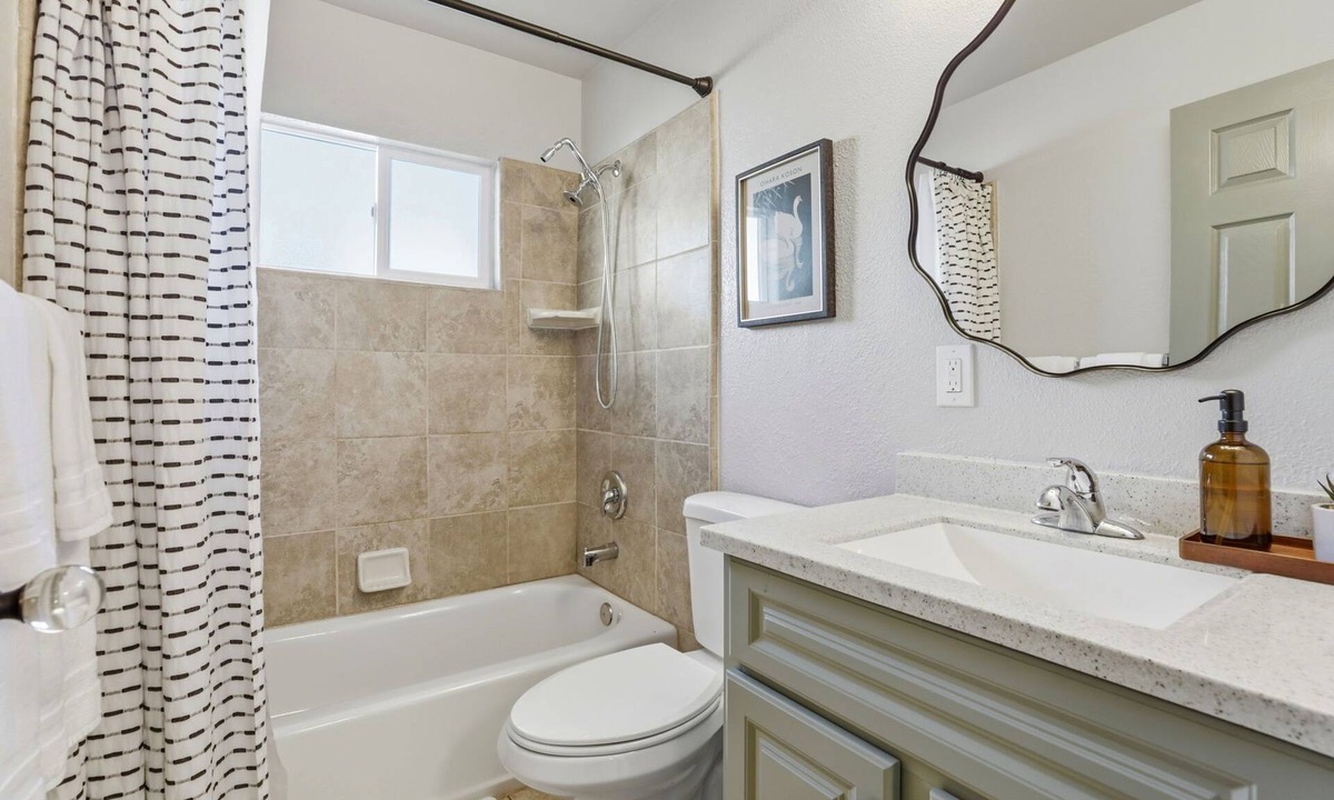 Represa House | Cozy & Comfy! 2-bedroom duet beautiful Folsom with AC, King Beds, Washer/Dryer