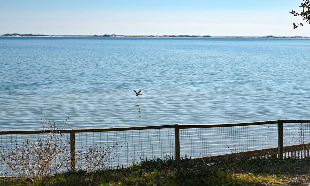 Navarre Cottage | Cozy Cottage with Beach Access