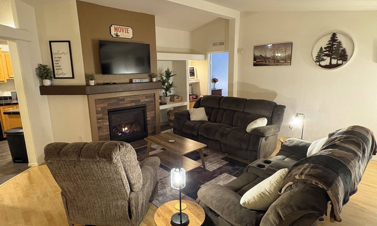 Albany House | Cozy, Spacious 3BR Retreat in North Albany Family-Friendly, Near OSU & Wineries