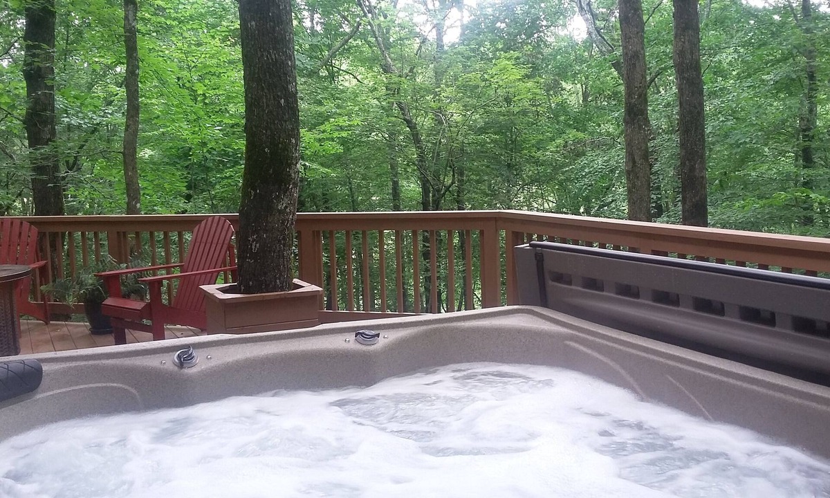 Hiawassee Cabin | Creekside Cabin-Hot Tub - Amid North Georgia Wineries