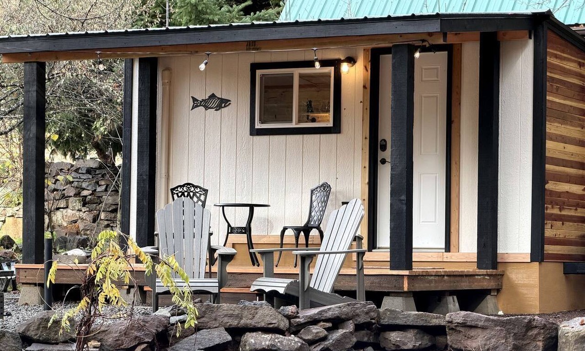 Idleyld Park Cabin | Cute Cozy Cabin for Two for a Romantic Escape in the Umpqua National Forest in Oregon