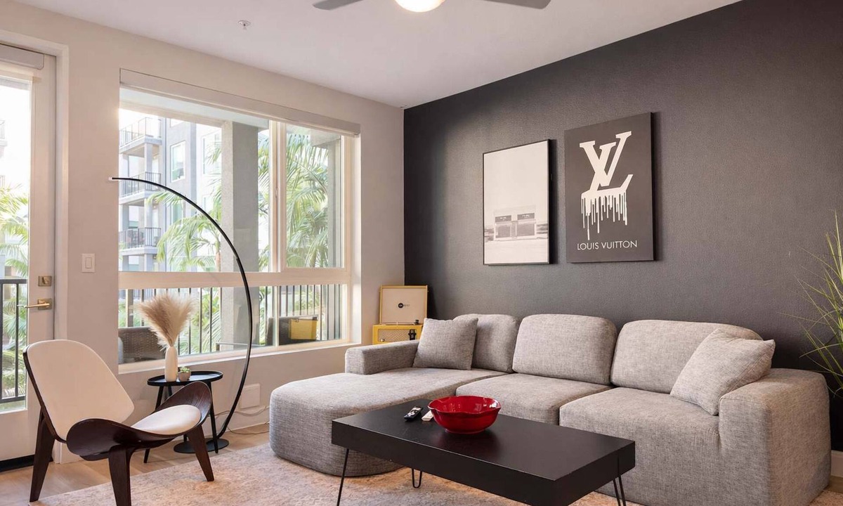 Lyon Street Apartment | Designer Apartment w/Pool & Gym 10 Min to Disney