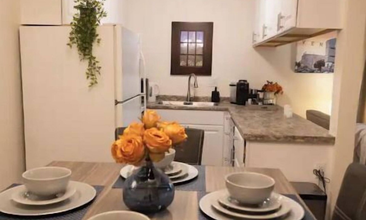 Cascade House | Discount Clean and quiet 2/1.5 townhouse 4 miles from airport