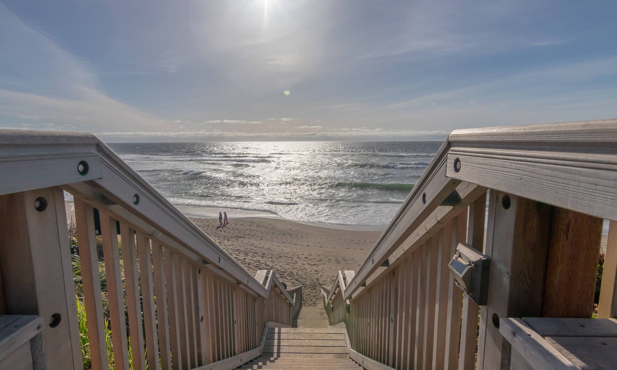 Lincoln Beach House | Distinctive Gem of a Beach Cottage has Hot Tub and More in Bella Beach!