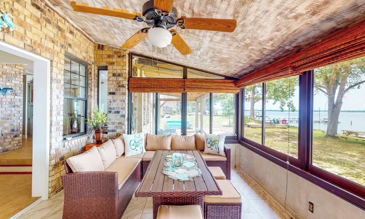 Florida Panhandle House | Dock! Bayfront Pensacola Retreat 10 Mi to Dtwn