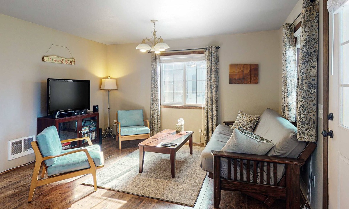 Netarts House | Dog Friendly Cottage with Deck WiFi and Washer Dryer Near Beaches Clamming