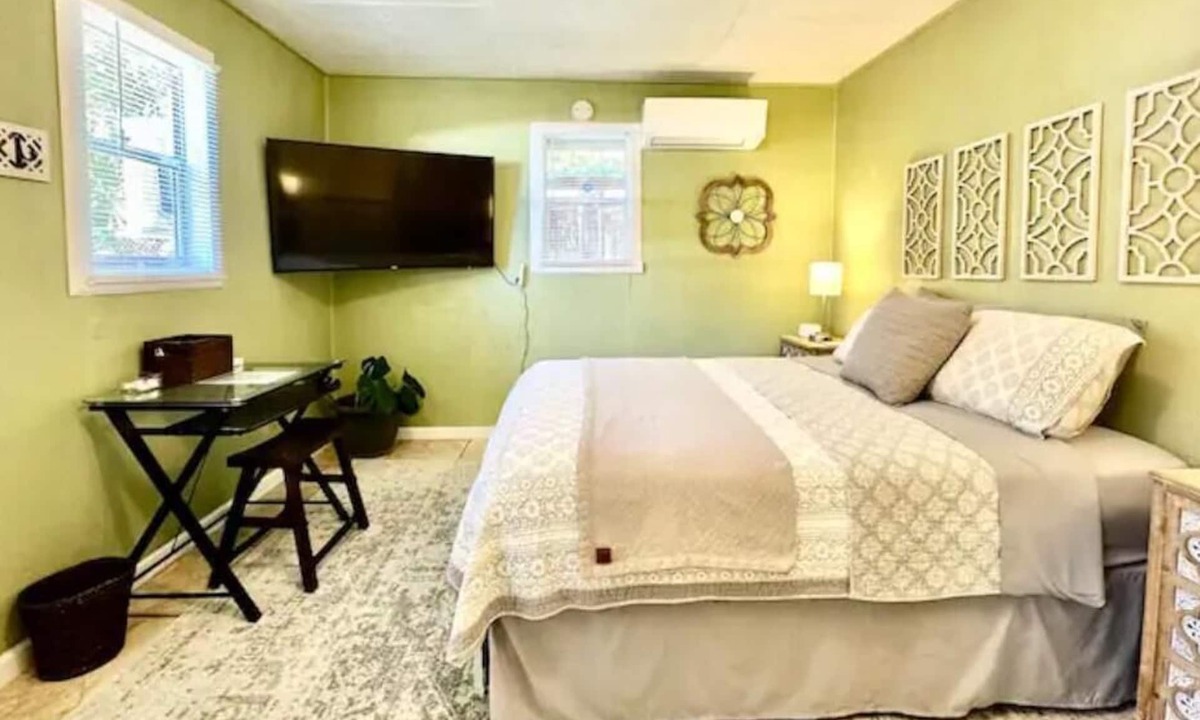 East Hill Cottage | Downtown cottage 7 miles to beach. Coastal w/out luxury resort prices
