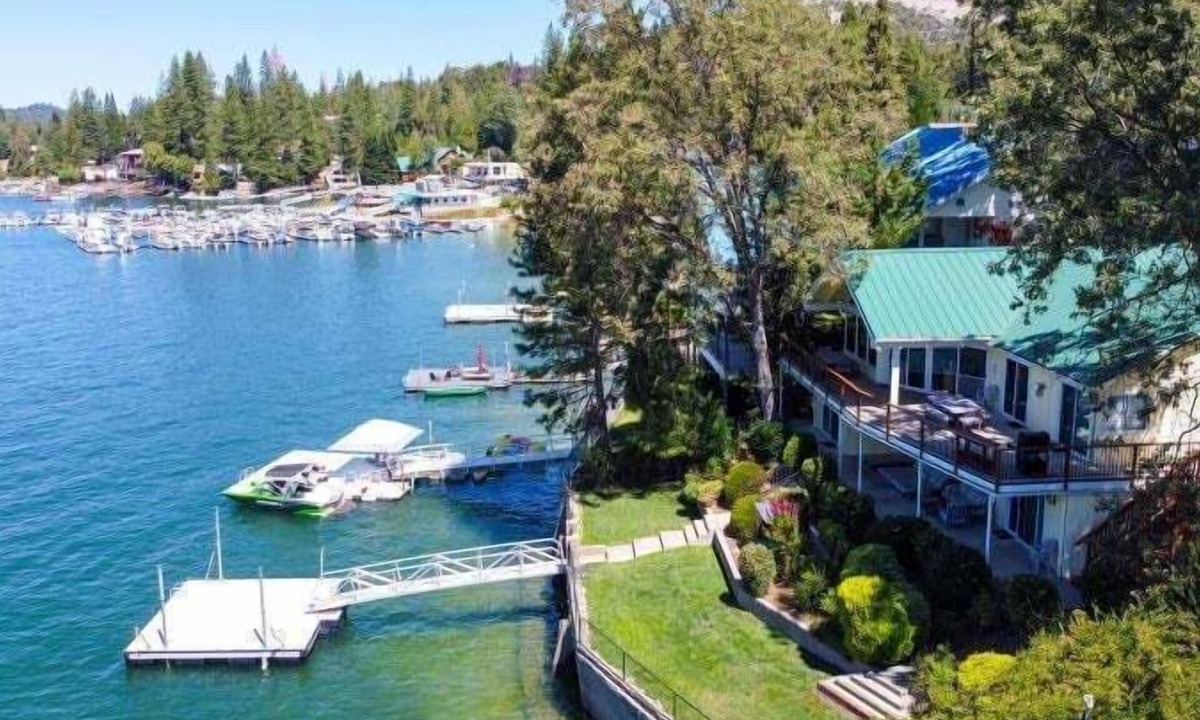 Bass Lake House | Eagles Nest at Bass Lake near Yosemite with Boat Dock!