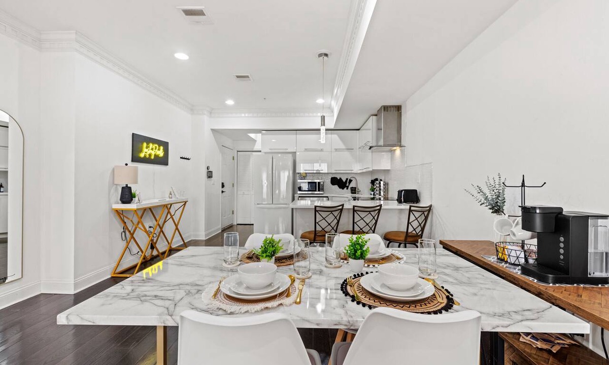 West Poplar Apartment | Elegant Urban Retreat in the Heart of Center City