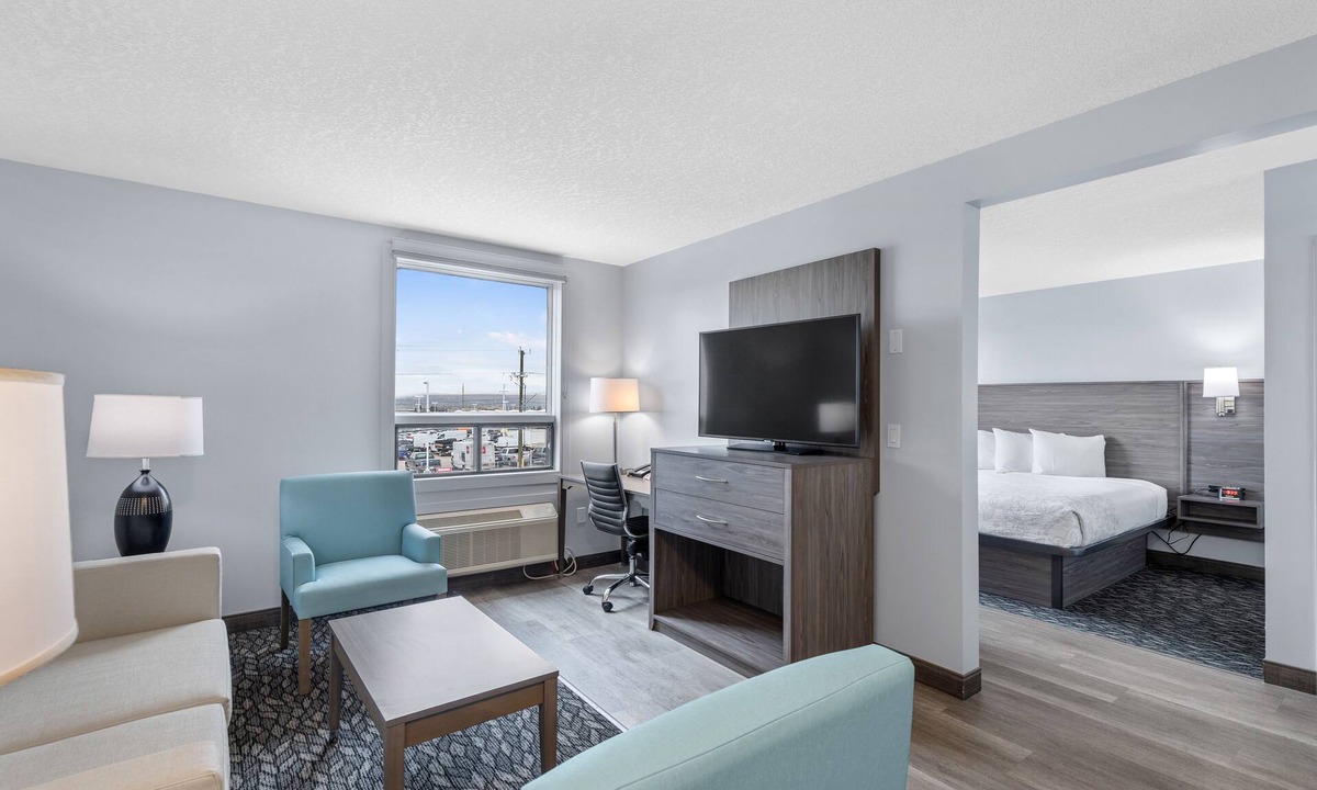 Calgary Hotel | Emerald Hotel & Suites