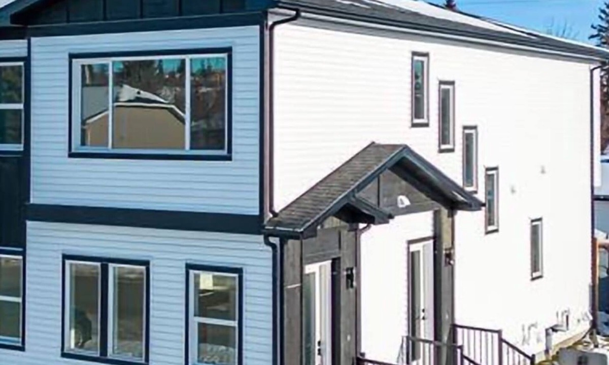 Southeast Calgary Apartment | Emerald Suite with 2 beds - 10 mins to Downtown Calgary