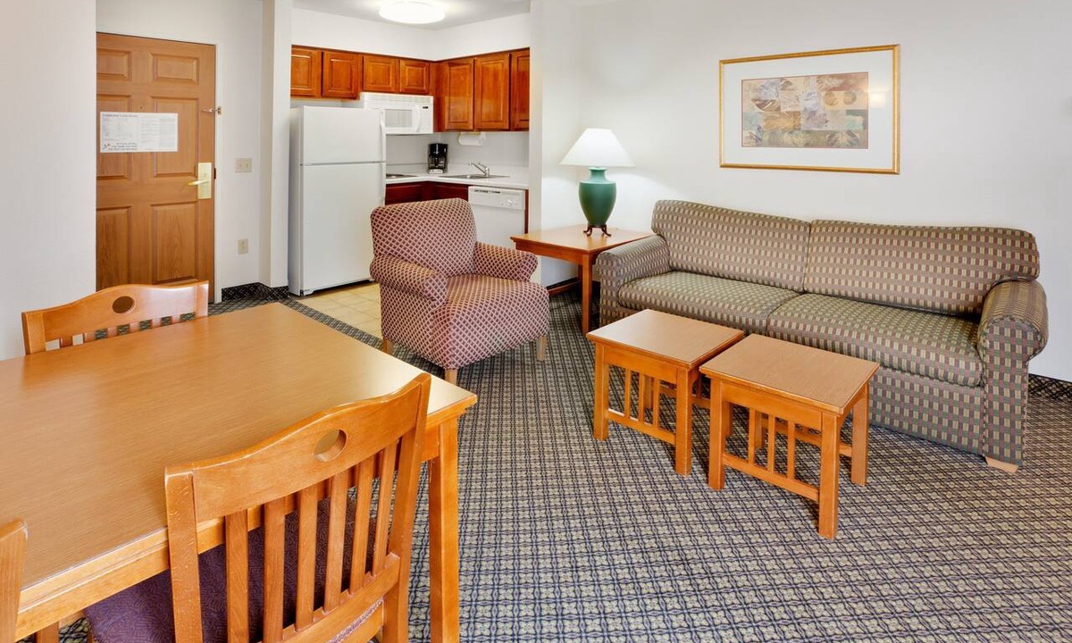 Allentown Apartment | Equipped Suite Near ABE with FREE 24h Airport Shuttle | Shared Hot Tub Access