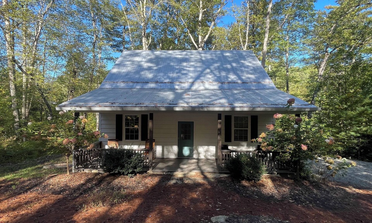 Cashiers Cabin | Fantastic 3-bedroom, 2 bath cabin with AC, close to town in charming Cashiers NC