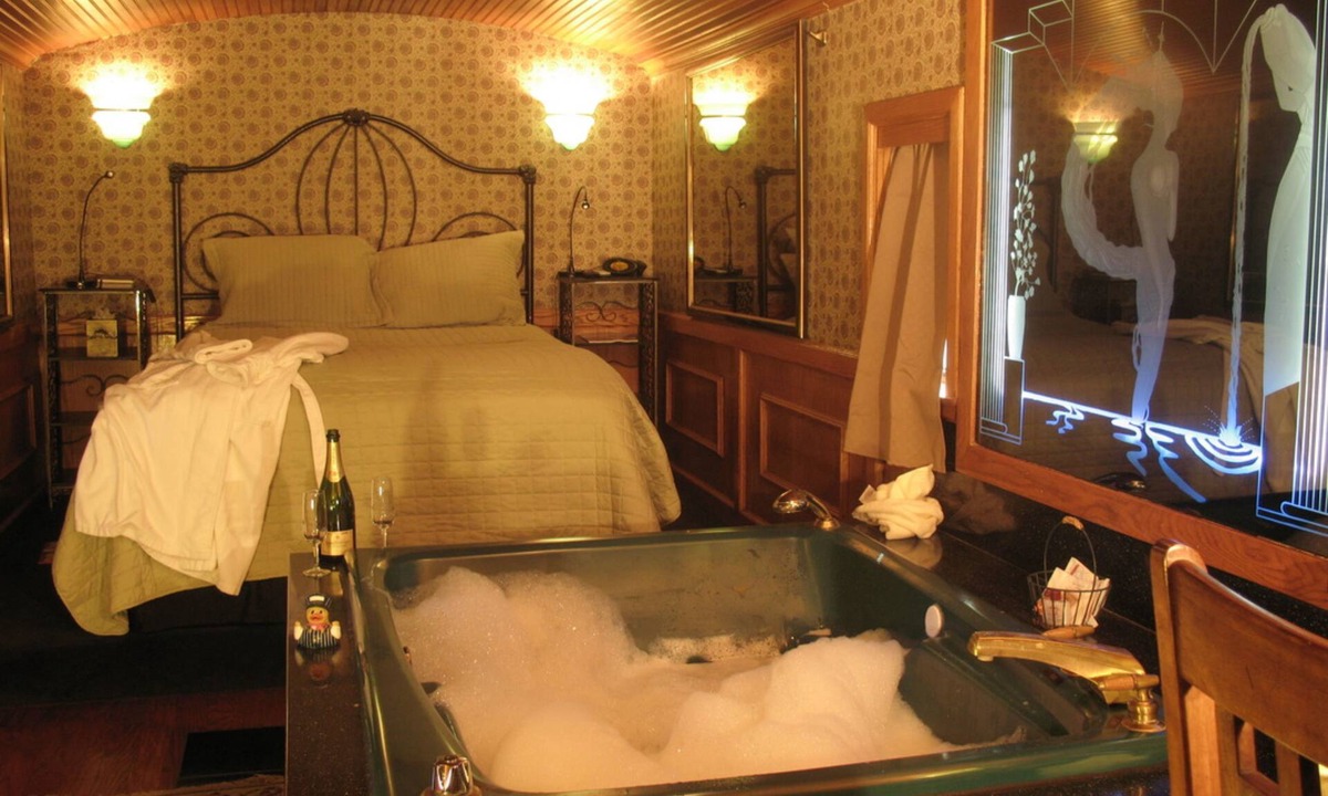 Nice Bed & Breakfast | Featherbed Railroad B&B Resort