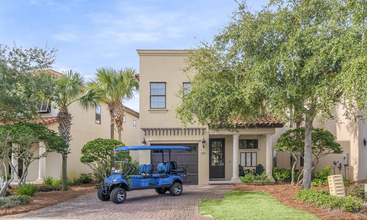 Villa Lago House | Golf Cart ~ Pet Friendly ~ Golf Course View