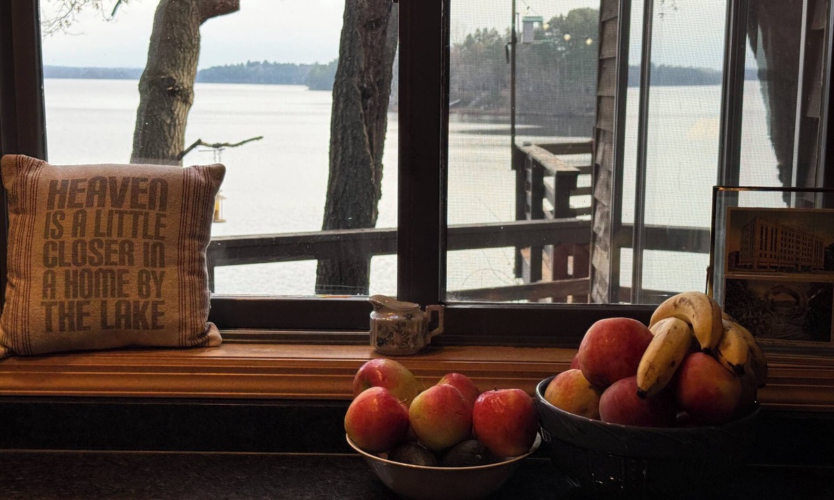 Augusta House | Gorgeous Lake Eau Claire home!