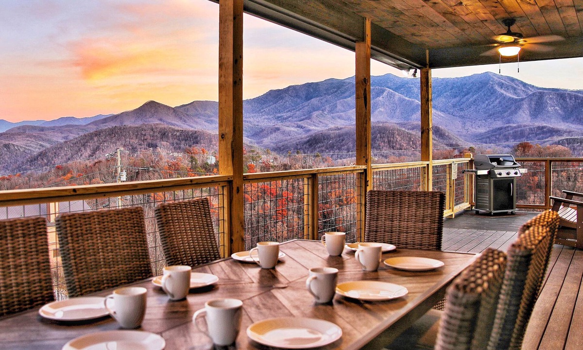 Chalet Village North Cabin | GORGEOUS Luxury VIEW Cabin! Theater & Game Room! Huge Decks! Fire Pits! Hot Tub!