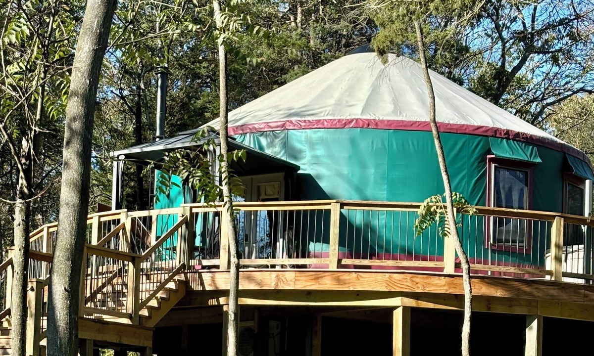 Shenandoah House | Granny Squirrel Yut in Shenandoah VA with WiFi, EV Charger, Hot Tub & Fireplace