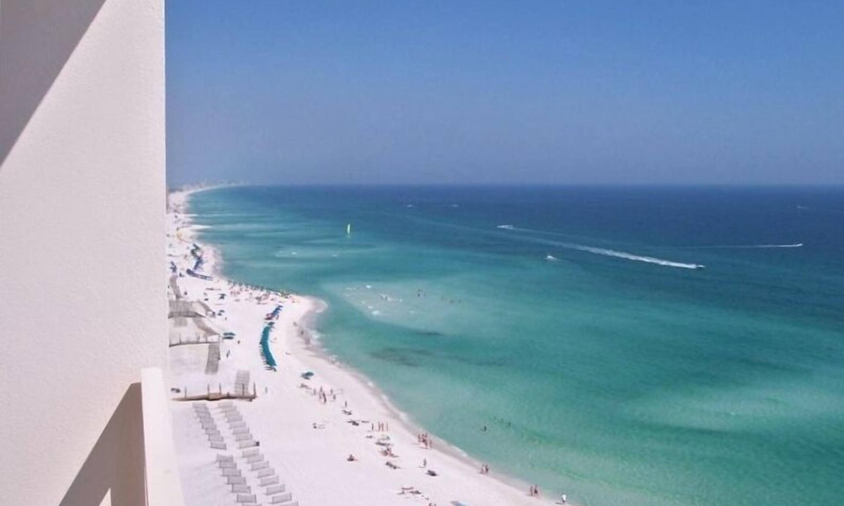 Destin Condo | GULF FRONT. AMAZING VIEWS! 3 Pools! ON THE BEACH! Tiki Bar.LOCATION