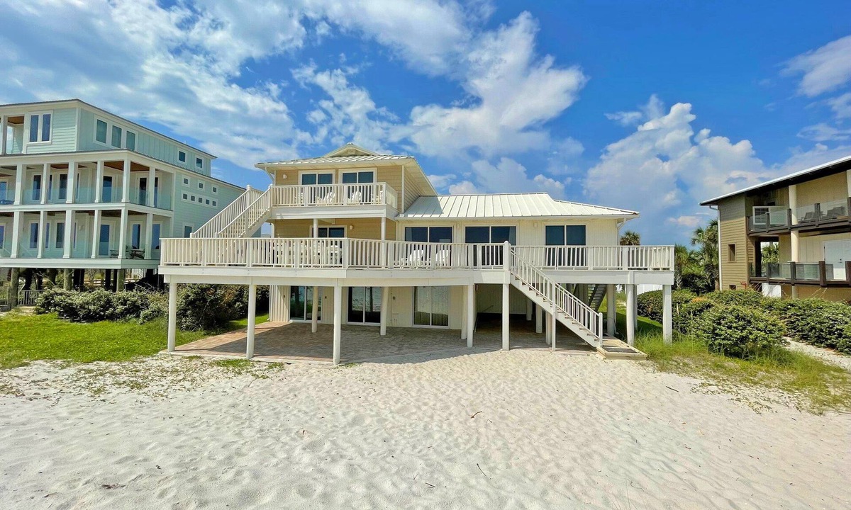 Villa Primera House | Gulf Front Home | Pet Friendly | Event Friendly | Sleeps 19