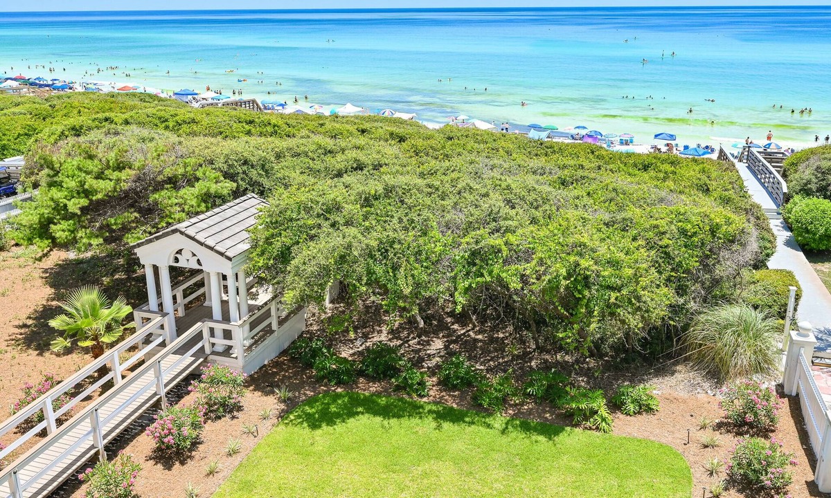 San Juan House | Gulf Front Updated Coastal Home 1 mile from Seaside