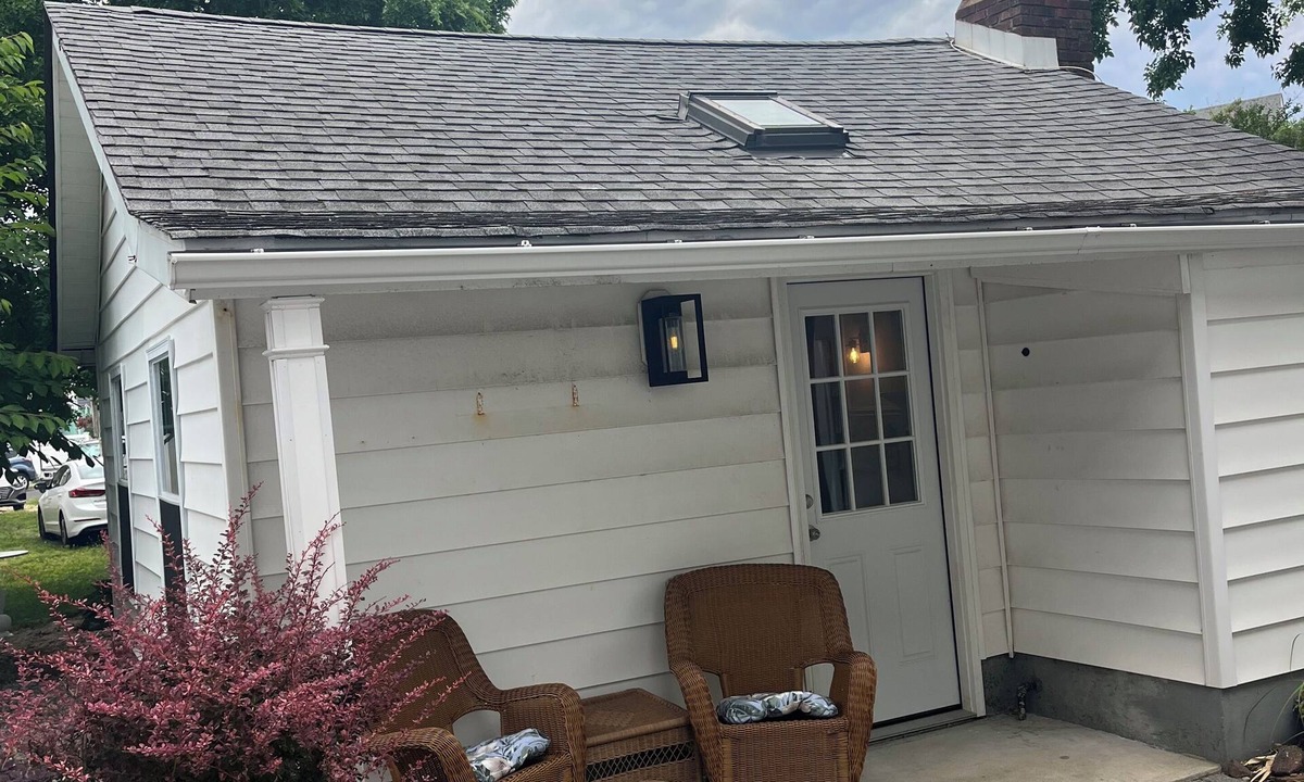 Highlands Cottage | Highlands cottage across the street from Proving Ground and Twin Lights Marina