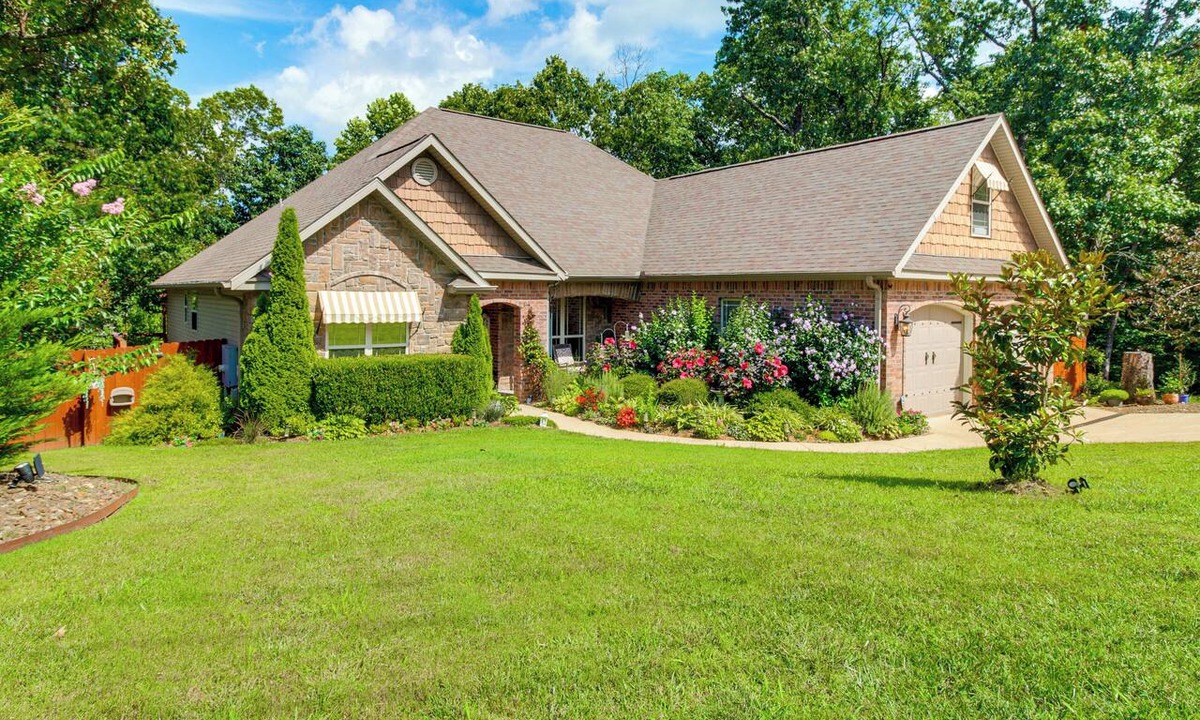 Bella Vista Cottage | Hikes, Tee Times & Lake Days! Bella Vista Getaway