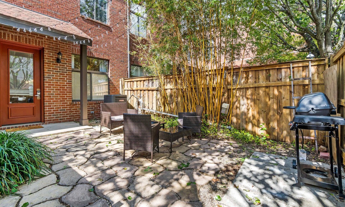 Old East Hill Condo | Hip & vibrant townhome near downtown with private patio, grill, AC, and WiFi