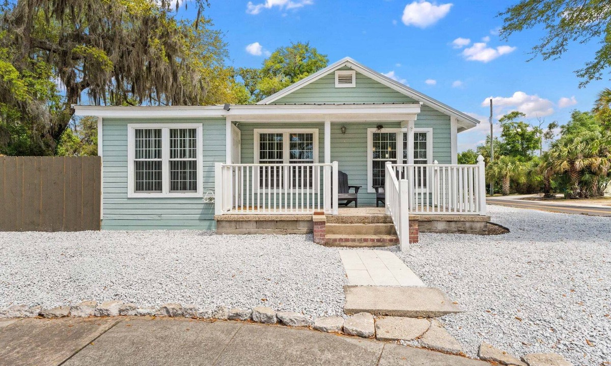 Panama City House | Historic St Andrews Cottage Bikes, Walk to Marina, Porch, Patio & Yard