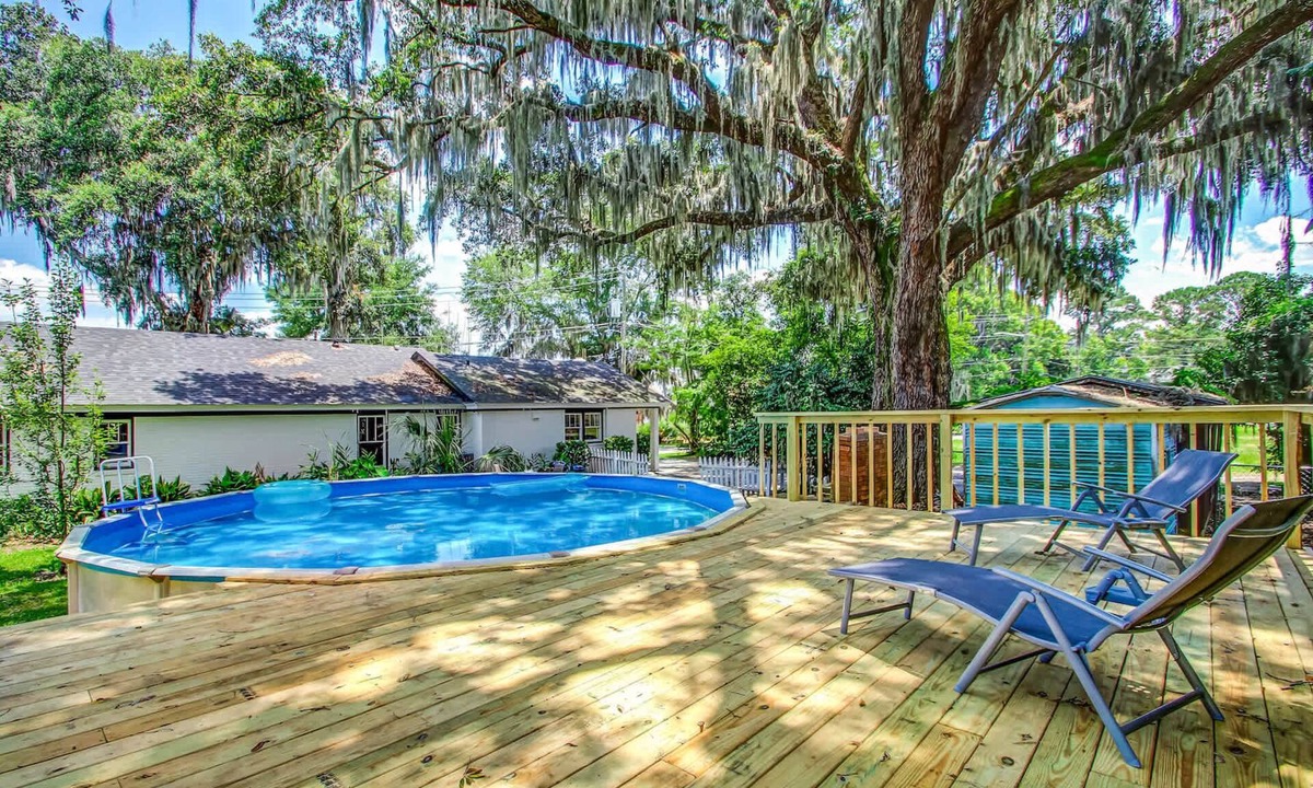 Thunderbolt House | Historic Studio & Pool Under Spanish Moss Oaks