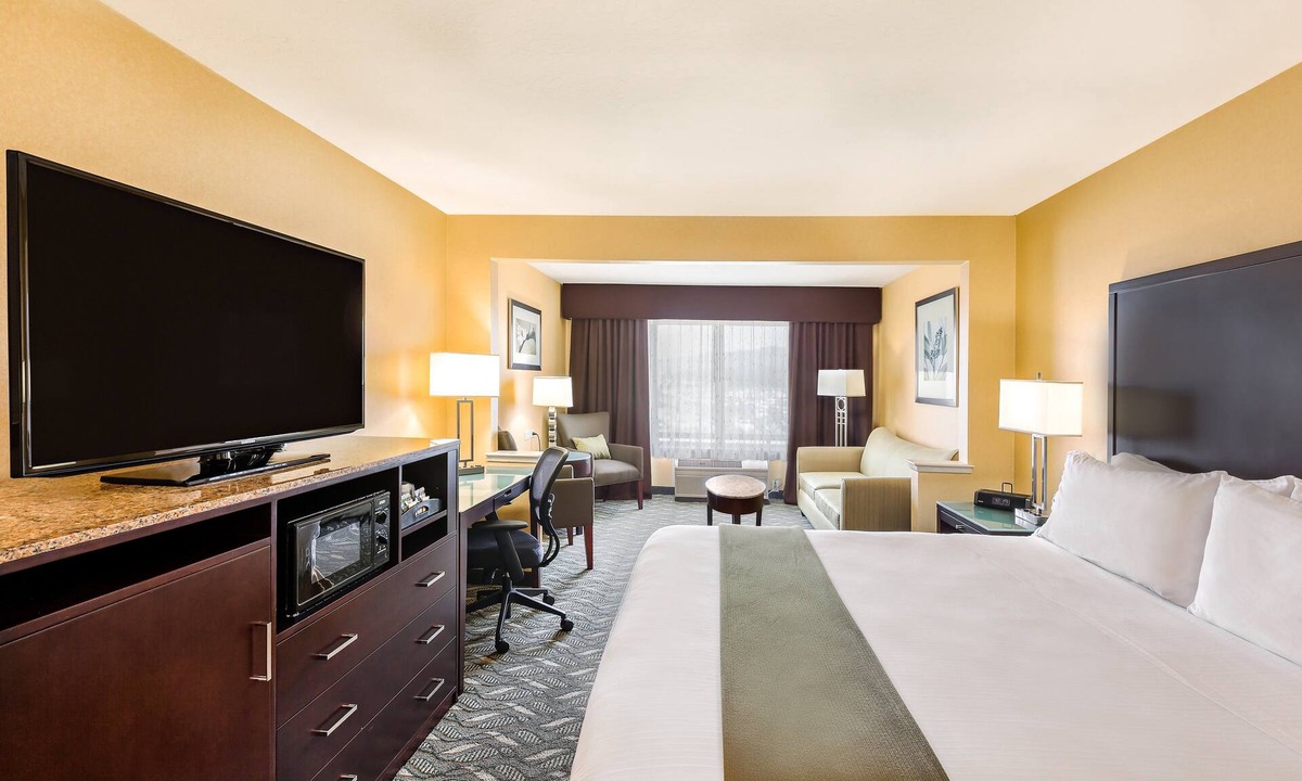 Morgan Hill Hotel | Holiday Inn Express Hotel & Suites San Jose-Morgan Hill by IHG
