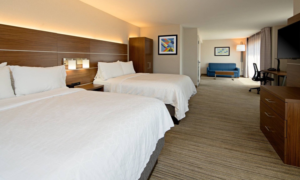 Raisin Hotel | Holiday Inn Express Hotel & Suites Fresno South by IHG
