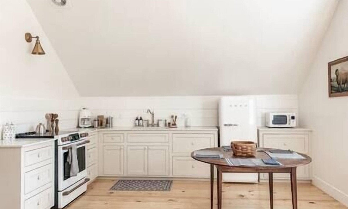 Sonora House | Homestead Barn Loft: Tesla Chargers, Wedding Venue