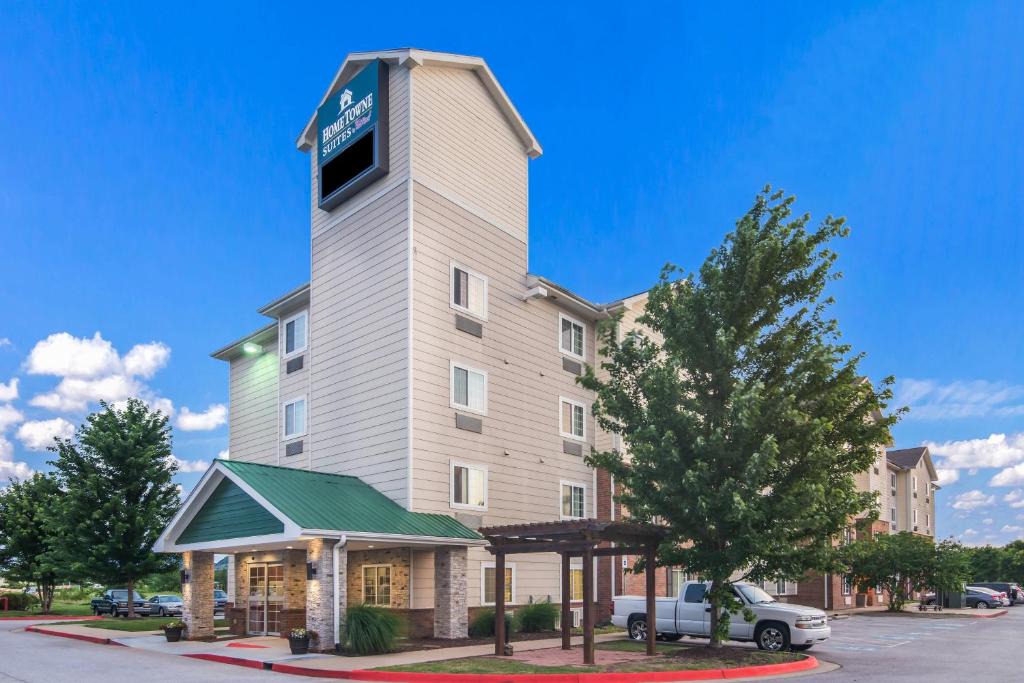 Bentonville Hotel | HomeTowne Studios & Suites by Red Roof Bentonville