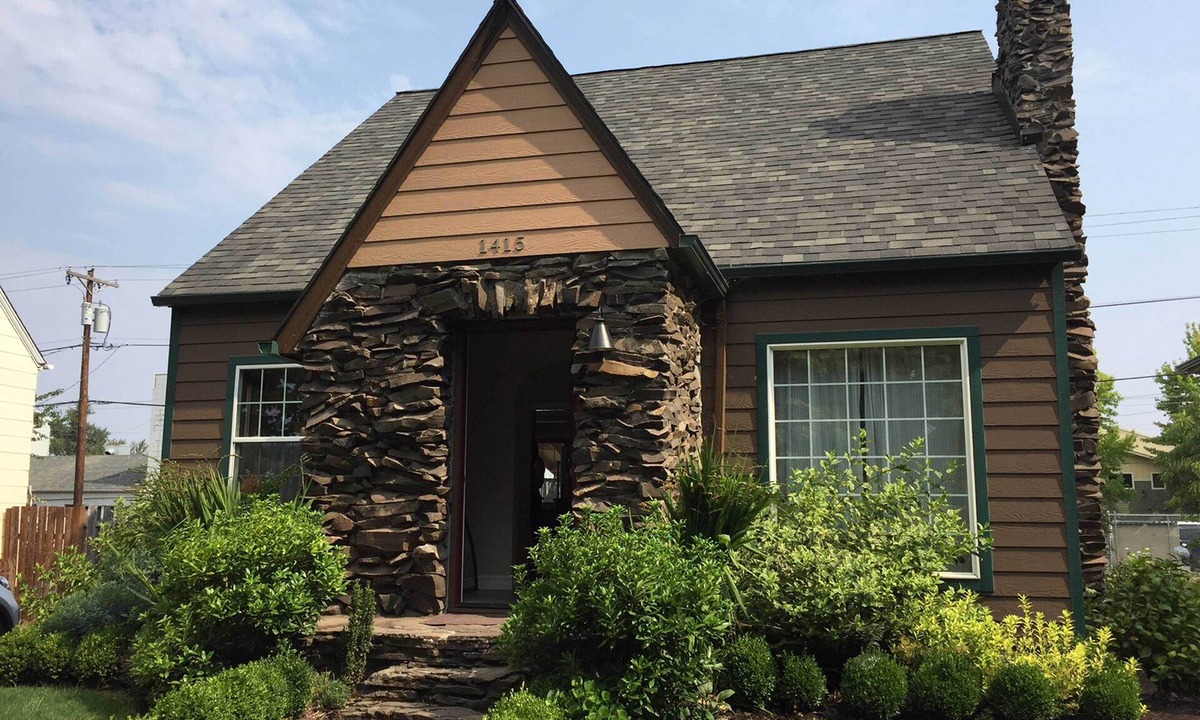 Northeast Neighbors House | Jefferson Garden Cottage Central Salem. We'd love to host your family & friends.