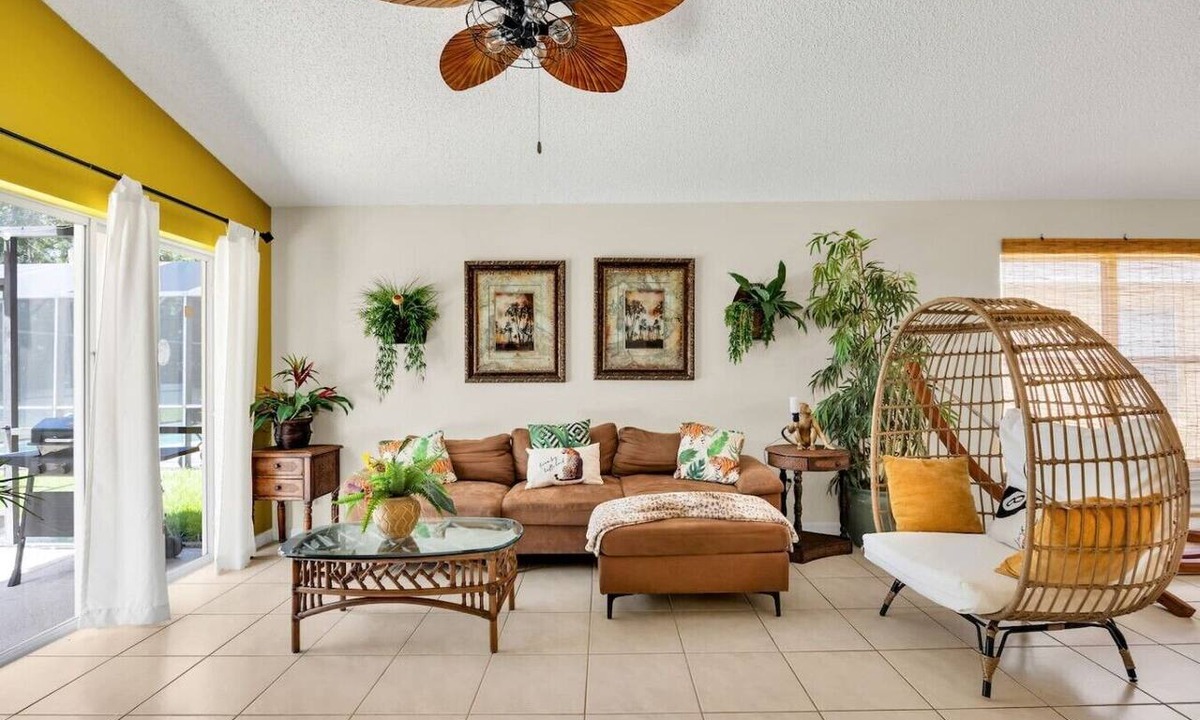 Seasons House | Jungle Theme Getaway w/pool & hot tub