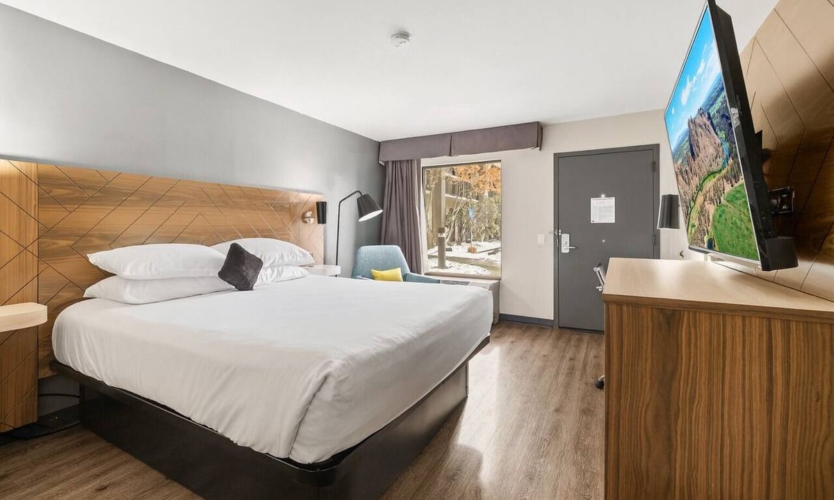Orchard District Hotel | Just What You Were Looking For! Close to Cascade Village Shopping Center!