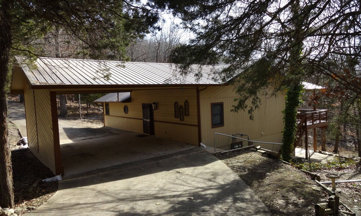 Lost Bridge Village House | Lake Escape-Lakefront-Marina Nearby & Big TV's-Pool Table