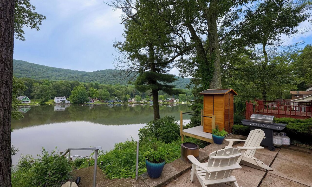 Moon Lake Cottages Cottage | Lakefront Cottage on Moon Lake